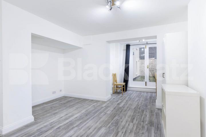 Newly painted two double bedroom flat with study near Regents Park and to tube! Cosway Street, Marylebone